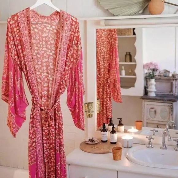 ONE LEFT! 5 ⭐️ DEL MAR Floral Pink Kimono - Picture 7 of 8